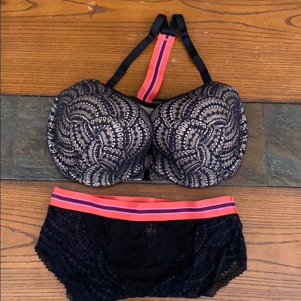 Victoria’s Secret Very Sexy Front-Close Racerback